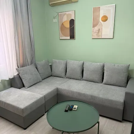 Comfortable In The Center Of טיראנה